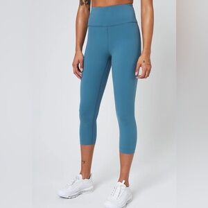 MPG High-Rise Capri Leggings